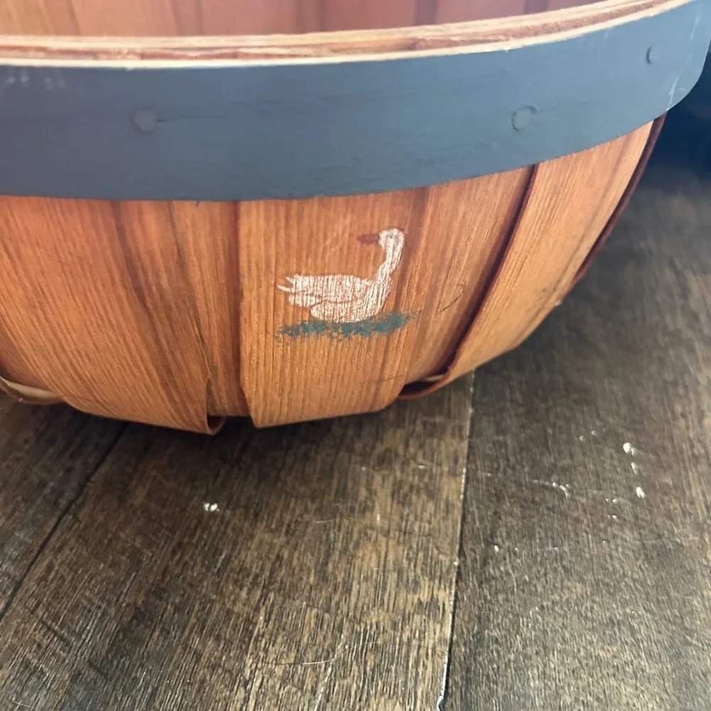 Vintage Country Living Inc Hand Painted Goose Wood Slat Basket USA 11.5in